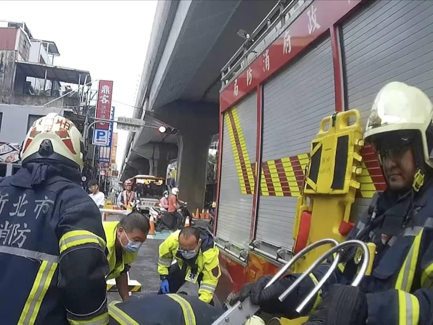 土城工地驚魂！50歲男喝茫「重心不穩」跌落1米深洞