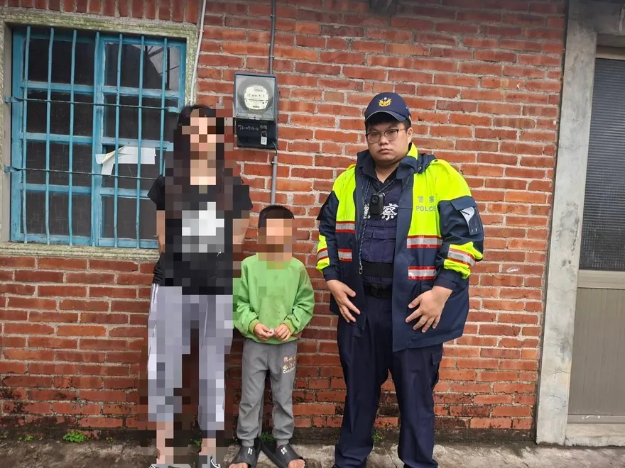 影/9歲身障男童獨自逆行國3路肩　警員飛撲抱離大貨車險境