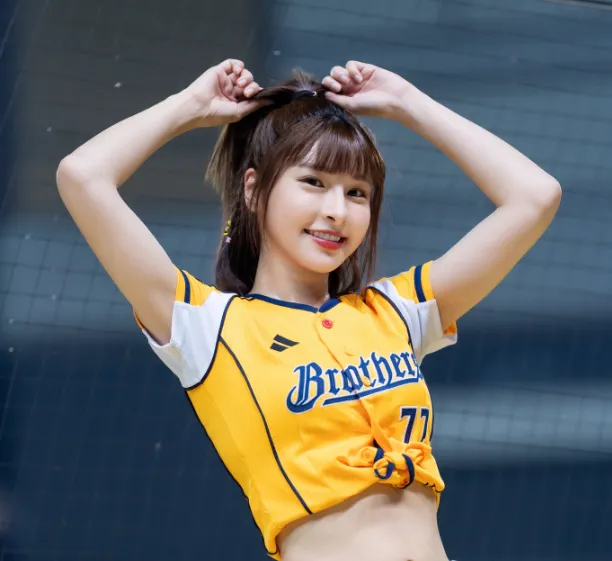 峮峮被爆秘戀小15歲鮮肉男星李秉諭！經紀人揭真實關係