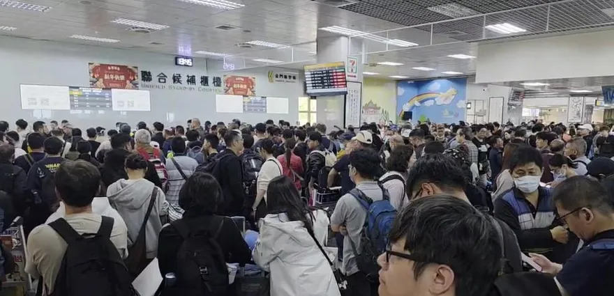 金門機場濃霧逾700人滯留　軍機、2加班機投入疏運