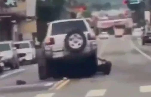 影/連人帶車輾過！南投埔里惡質休旅車男肇逃影片曝光
