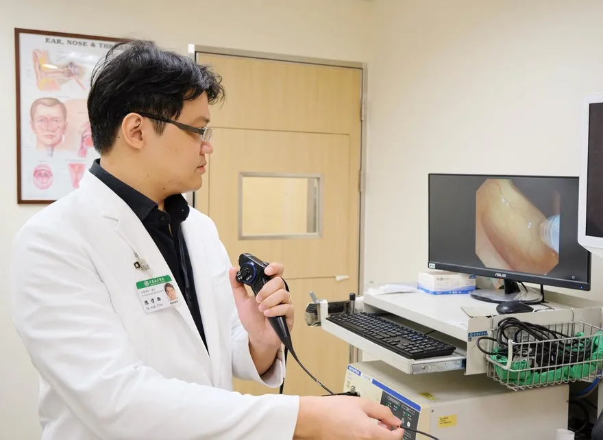 說話像被掐脖子！他「聲帶抽筋」靠新式注射改善