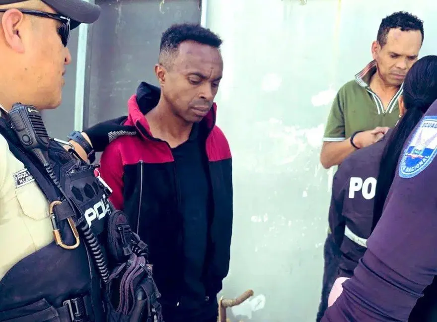 不勝唏噓！世界盃國腳涉搶劫被捕　「上銬遭狠踹」狼狽畫面曝