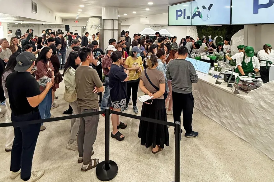 台灣手搖飲紅到美國！UG掀排隊潮　「賣千杯種樹」老外也瘋狂