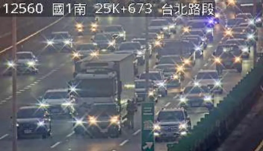 國道1號三重段大小貨車追撞　內線回堵2公里