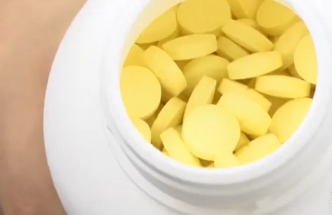 乾燥劑別放瓶內　藥師：保健品開封立刻丟乾燥劑否則反潮