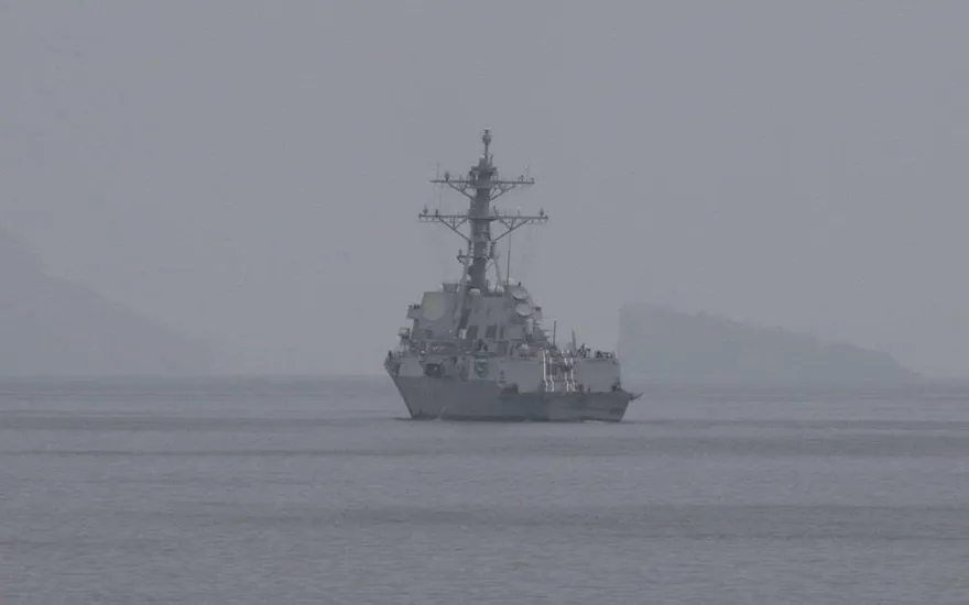 美2軍艦通過荷莫茲海峽　伊朗革命衛隊嗆：將嚴厲處置