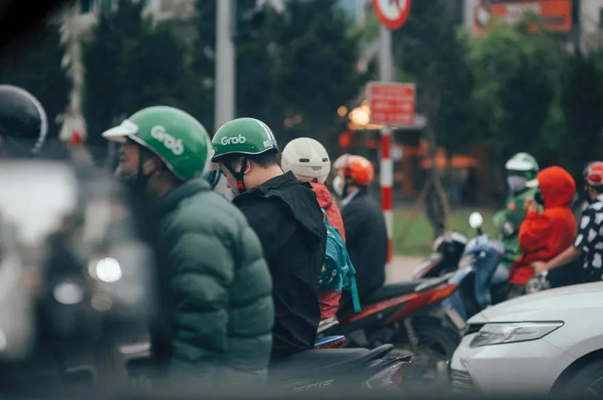 15萬外送員手麻背痛纏身！「4招嬋柔伸展」坐著就能做