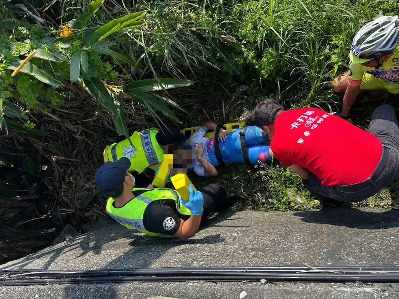 環花東自行車賽出事！玉長公路14歲選手人車摔落邊坡