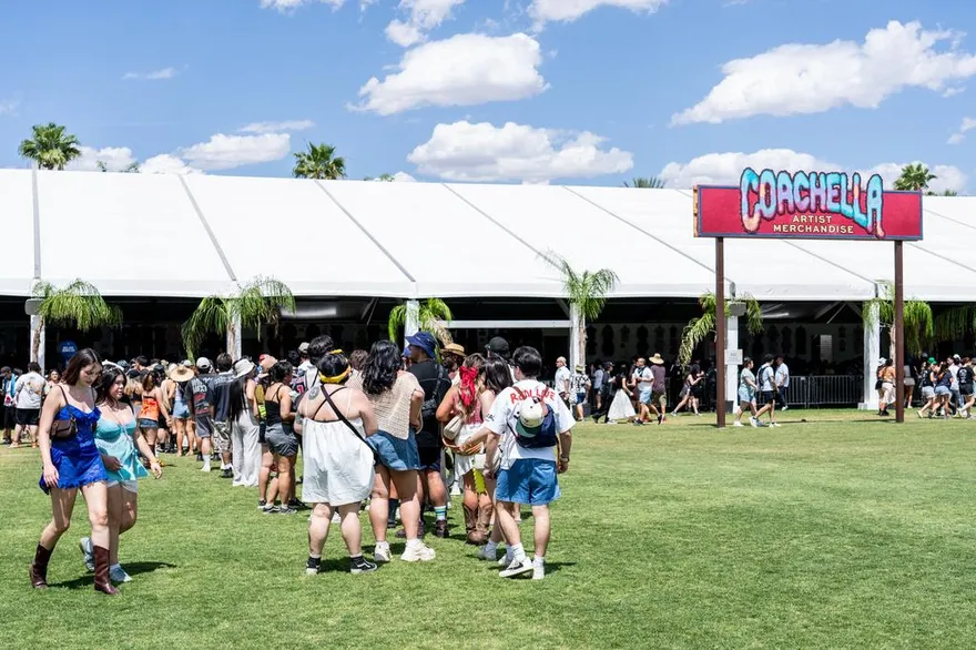 影/美科切拉音樂節驚傳意外　燈光設備掉落砸傷觀眾