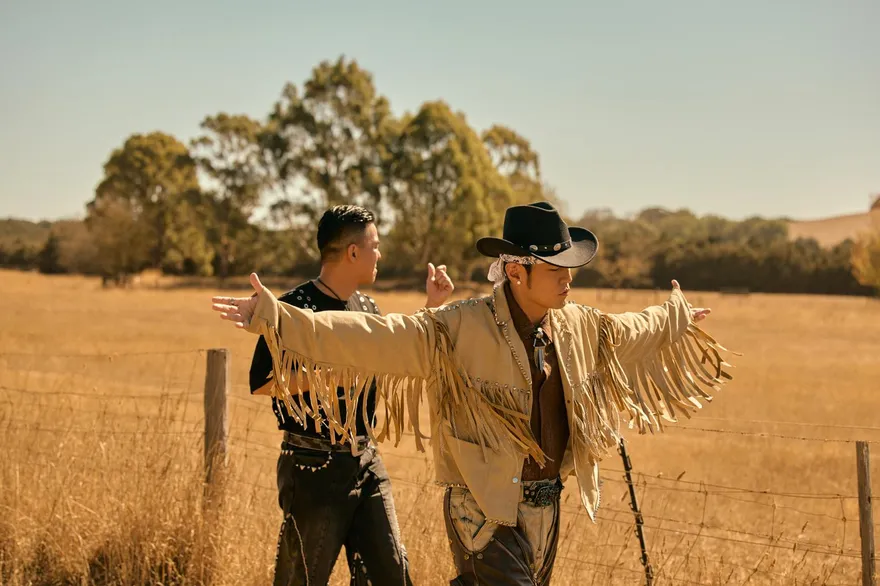 周杰倫再釋出全新MV！昆凌叔叔驚喜現身　超帥模樣曝光