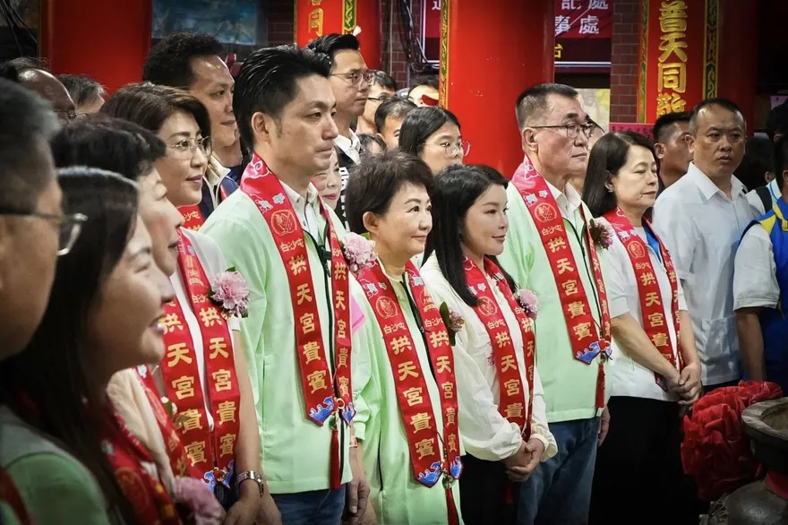 扮「最強母雞」率藍營將赴白沙屯參拜　盧秀燕：媽祖保佑高票當選