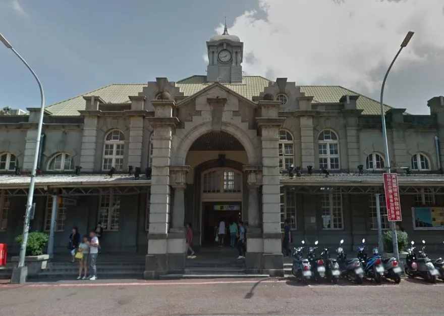 台鐵新竹站出事！列車內「行動電源狂燃」釀全車旅客轉乘