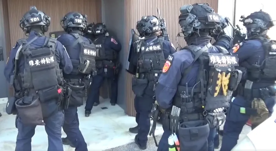 影/台南黑幫勒索工地「處理費」！警逮12人　主嫌遭聲押