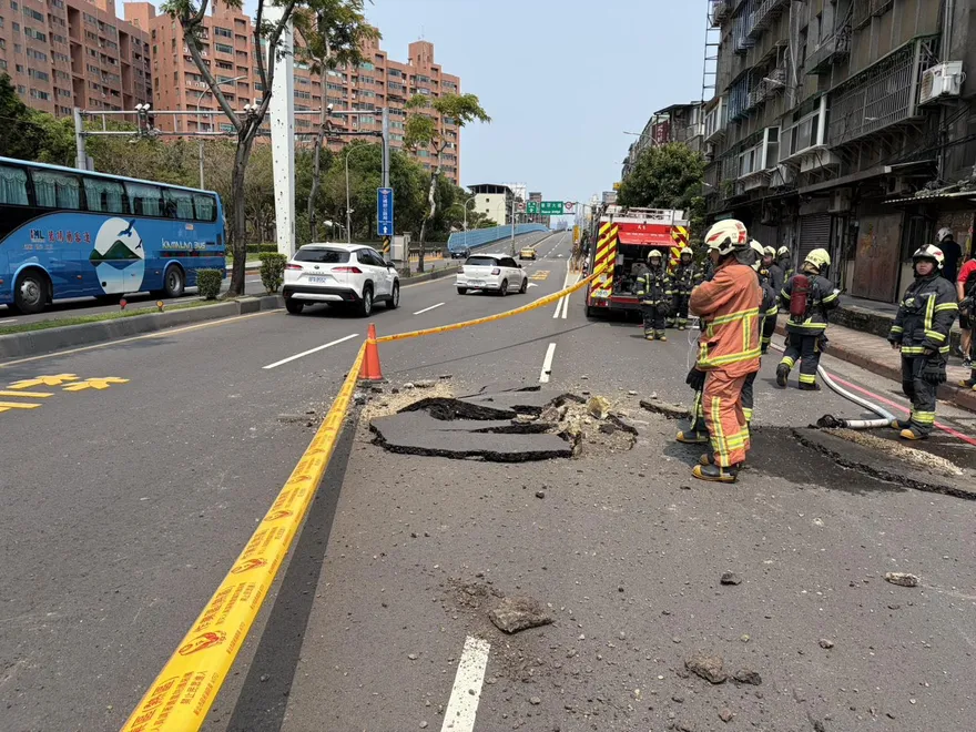 新北板橋路面隆起「中永和4726戶停電1小時」　台電搶修中