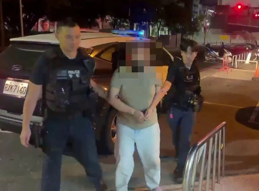 影/台南女悍匪「持菜刀搶漢堡店」最新！落網偵訊中