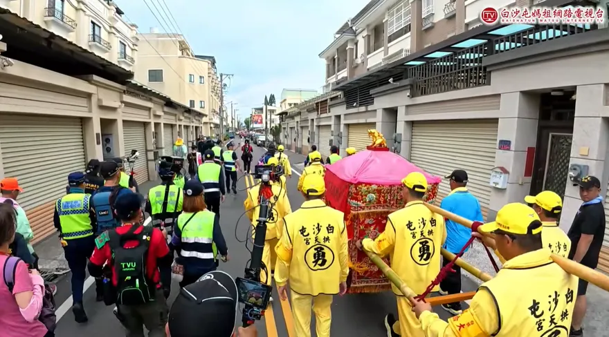 白沙屯媽祖前往北港朝天宮　依慣例停駕北辰派出所