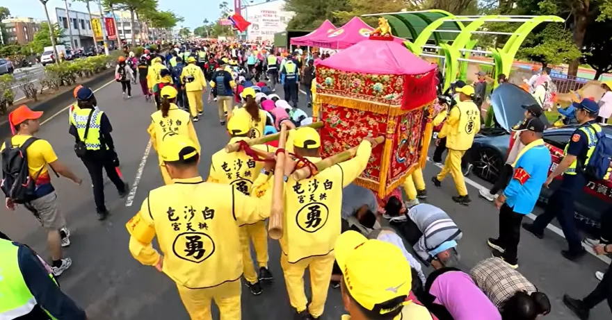 白沙屯媽祖駐駕西螺　巧遇太平媽回宮「四媽會」萬人朝聖