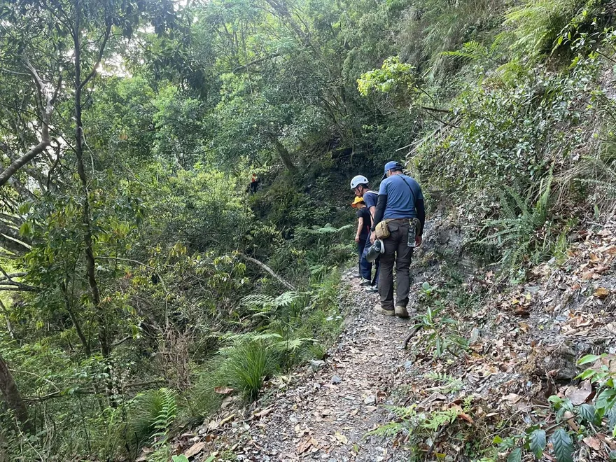 70歲婦人瓦拉米步道失蹤5天！消防不放棄　垂降崩壁搜救