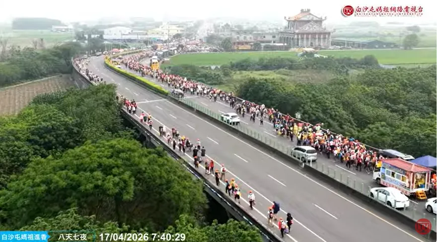 夫重病險插管！妻跪地求媽祖　3年後奇蹟康復還願