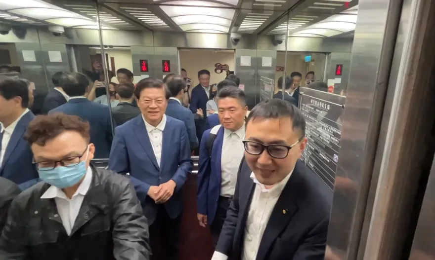 蕭敬嚴停權贏初選鬧雙包？藍營新北提名掀議　廖先翔反應曝