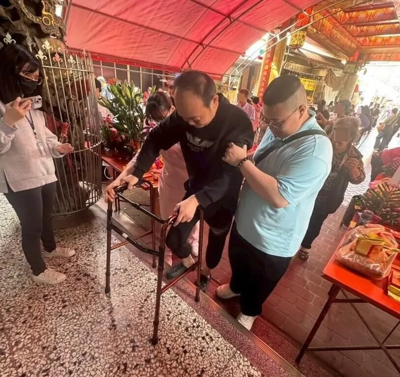 進香路因中風受阻！41歲男勤復健「走」進拱天宮圓夢