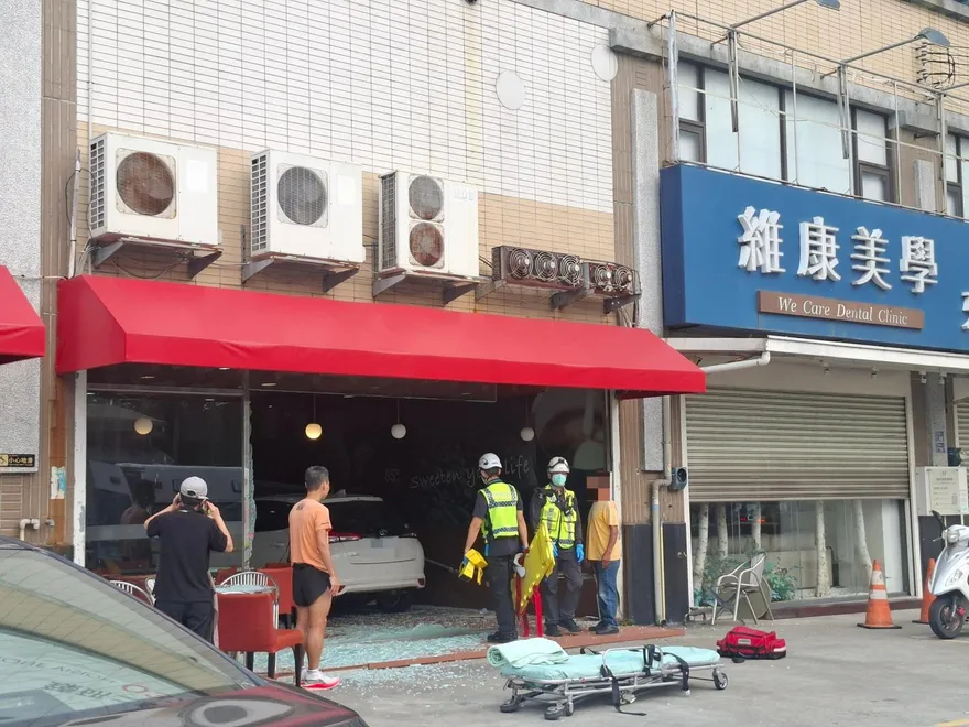 苗栗女駕車「直衝85度C」　男客人用餐被撞送醫不治