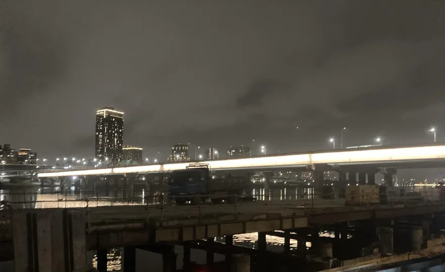 光雕設備損壞！台北橋4/20起夜間施工　往三重車道縮減