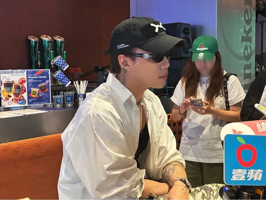 ØZI甜認辣模女友是最愛　聞被瘦子酸「勾二嫂」秒變臉閃人