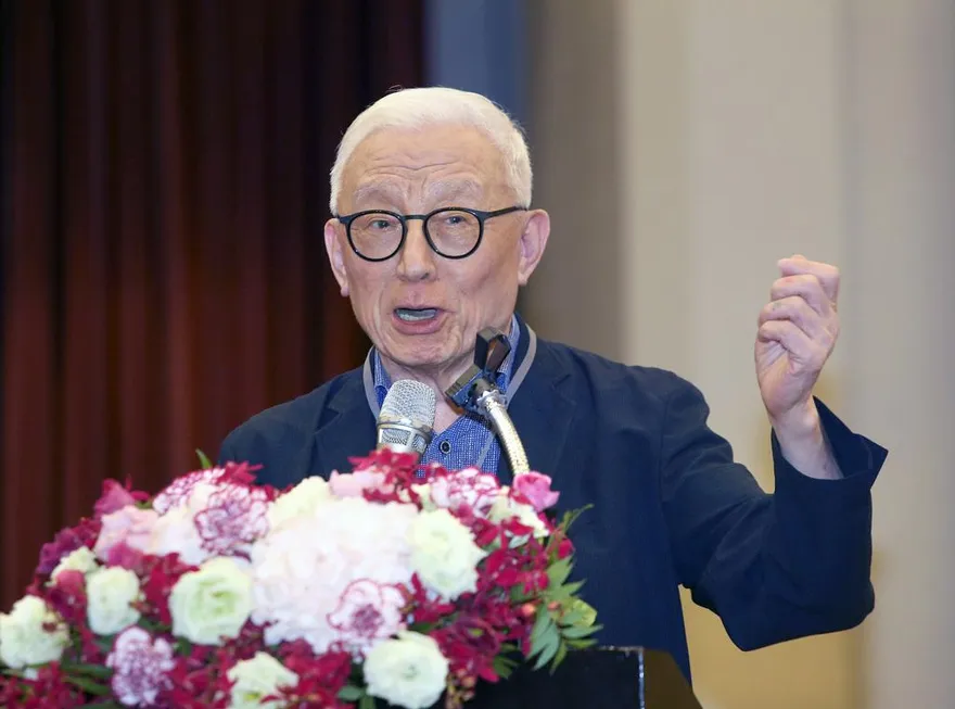 曹興誠不獨了？「驚天一段話」引美律師關注 　網傻眼：準備跳船了