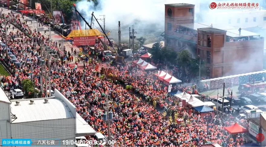 人山人海！白沙屯媽祖回鑾　18輛吊車炮城迎駕場面沸騰