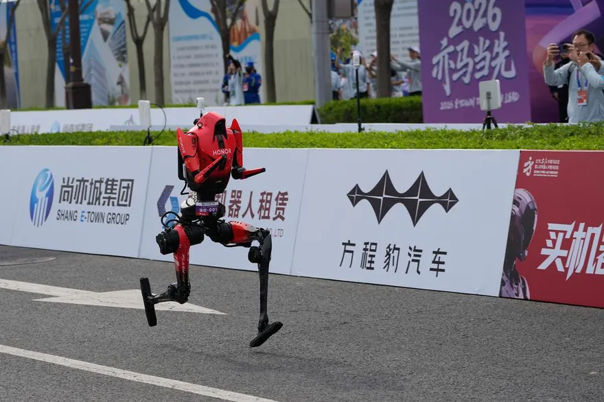 不只跑半馬！陸「機器人運動會」8月登場　料現「飛身救球」絕技