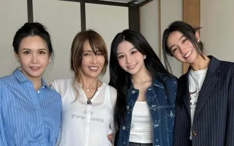 最美星二代合體！57歲邱淑貞同框工藤靜香　凍齡美貌驚豔全網