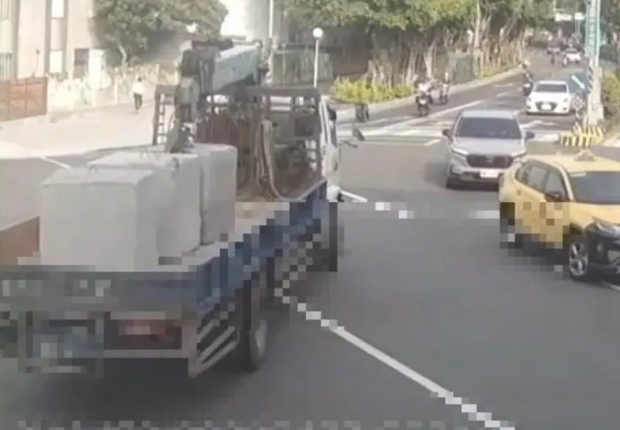 三重停車場糾紛！地主堆巨石阻擋出入口　警：不排除依刑法偵辦