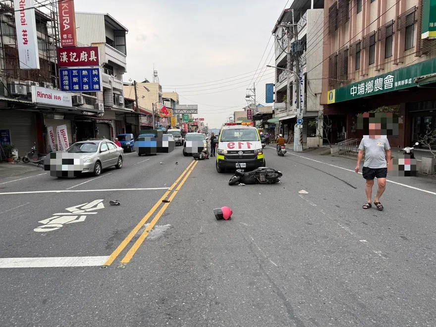 影/疑闖紅燈！嘉義2騎士路口碰撞　28歲女「人車噴飛亡」