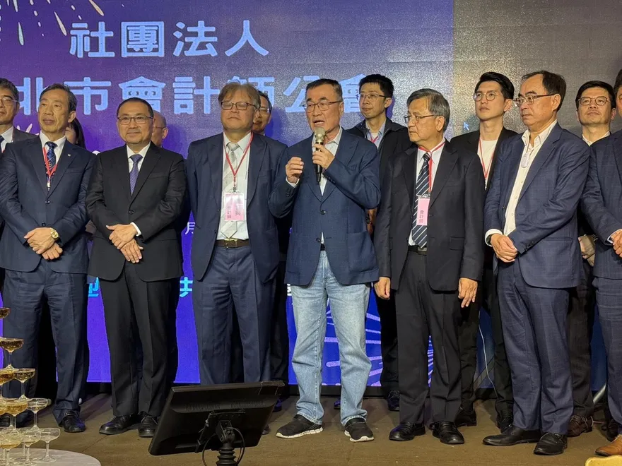 新北會計師公會成立！侯友宜帶李四川同台拉票　蘇巧慧隨後現身