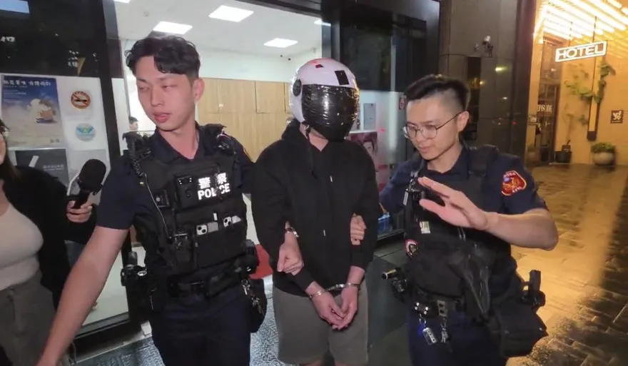 德撲冠軍持BB槍假手榴彈搶銀行　檢方複訊後聲押獲准