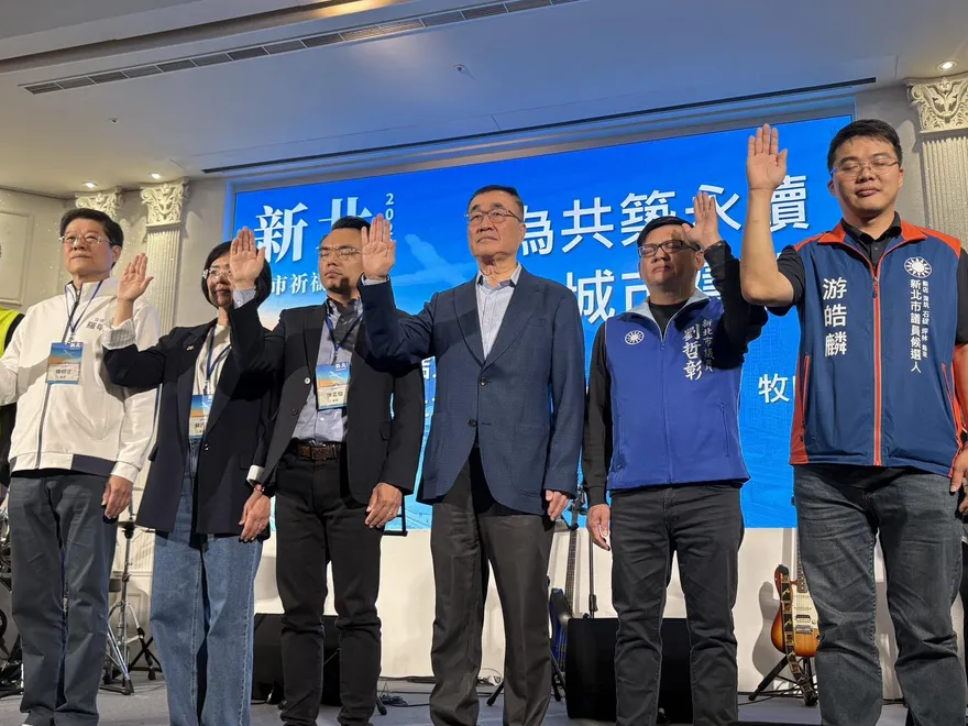 新北藍綠開戰！李四川同台合體侯友宜　蘇巧慧現身了