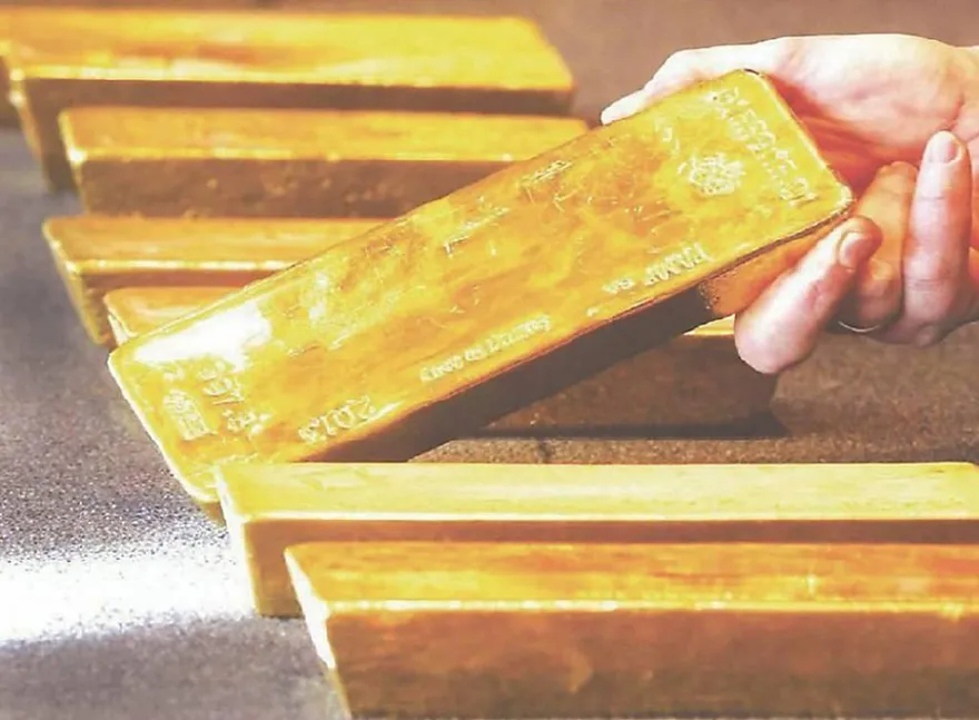 黃金上看6200美元！中東戰火支撐避險需求　專家指路「逢低就是買點」