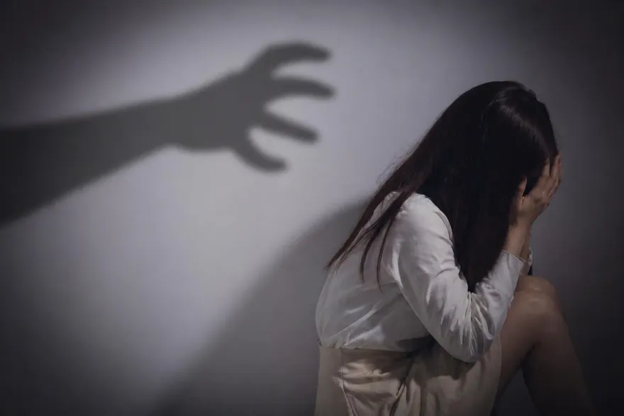 「臨終病患」也不放過！紐約華裔醫趁檢查侵害7女　遭重判24年