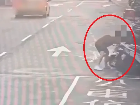 影/美籍男酒後暴走！西門町狂推倒8輛機車遭警逮捕