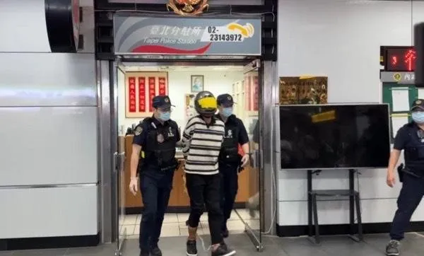 10天前才隨機打人！北車惡男踹飛3歲菲籍女童還狂踩　遭羈押