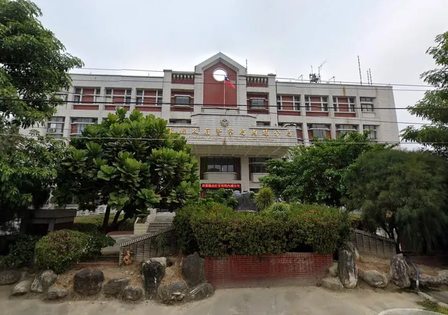 仍未完全脫險！屏東驚見「警官突倒下失去生命跡象」