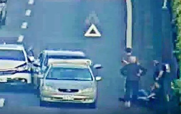 國1慘烈追撞！「民眾癱坐分隔島旁待救」直擊