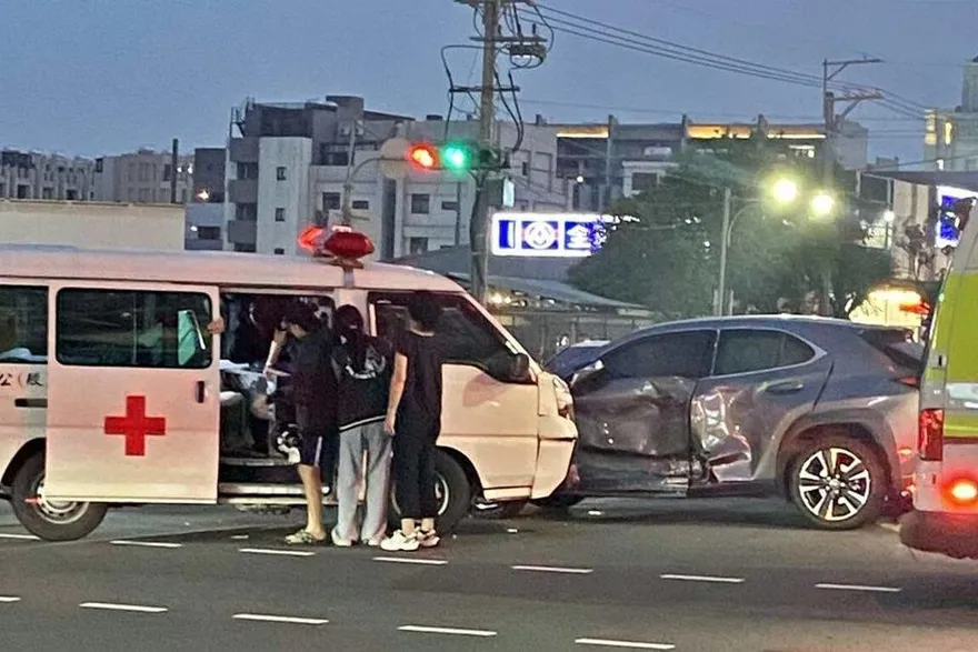 弘光2護理生巧遇車禍挺身救護　婉謝表揚稱：舉手之勞