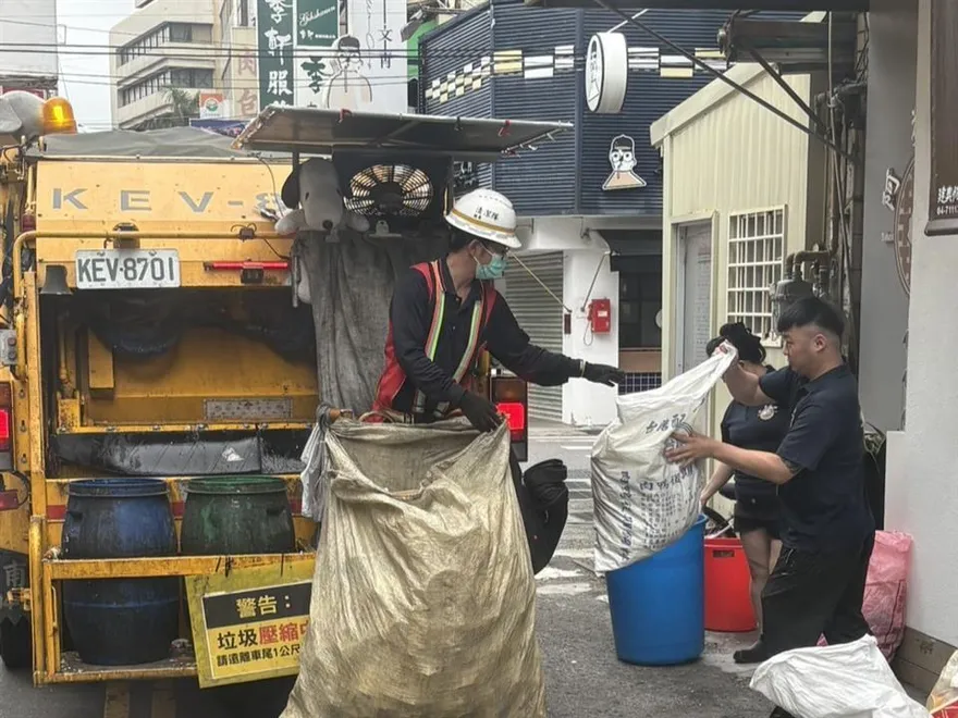 配合勞動節連假調整！彰化民眾請先確認清運時間　避免錯過倒垃圾