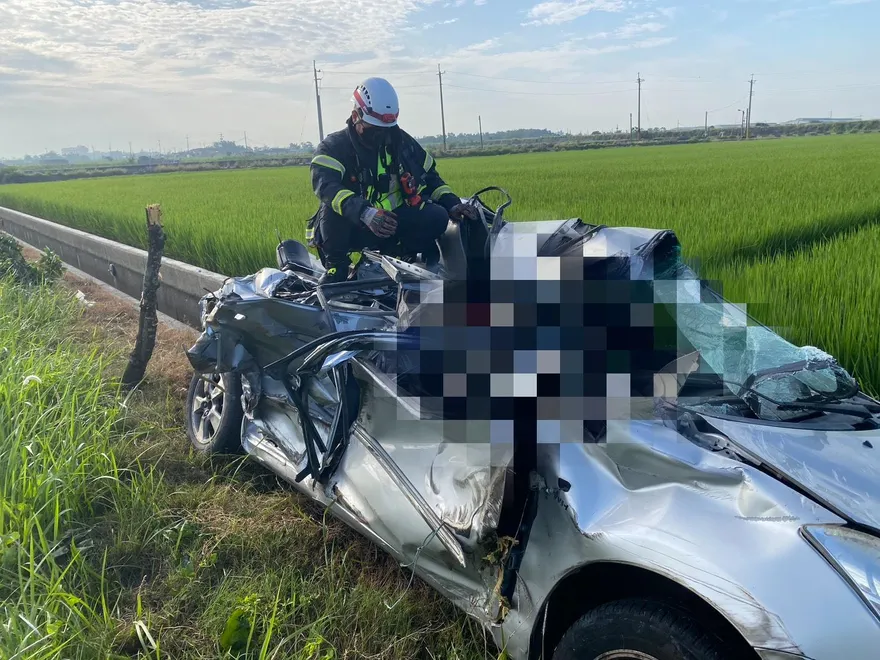 影/車壓成鐵片！嘉義台82線「砂石車撞休旅車」釀4傷