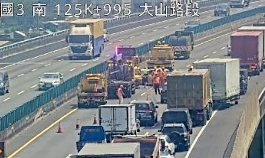 國道3號大山段緩撞車遭撞　塞爆回堵1KM