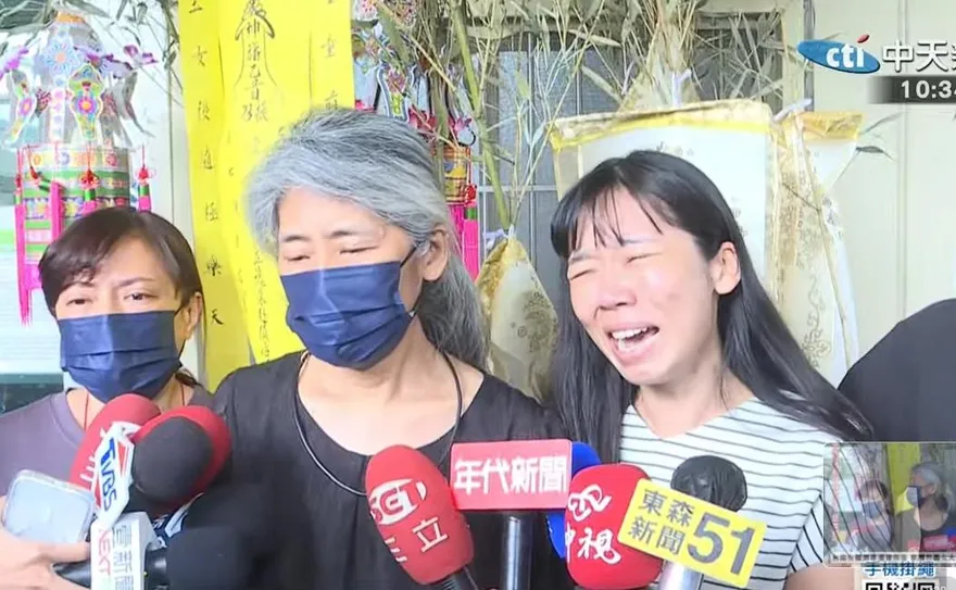 影/台南女警家屬「淚斥」女大生：怎可以讓她1個人躺在那裏
