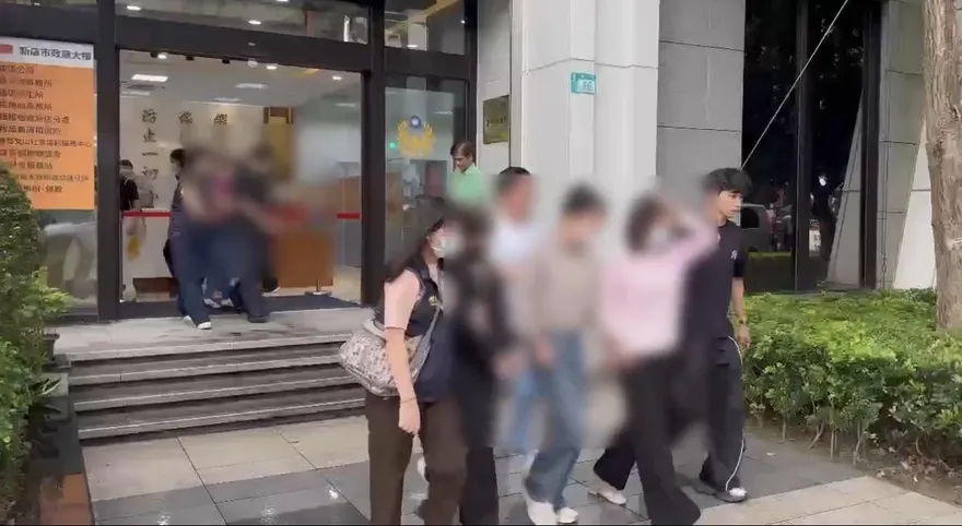 影/停業旅館變「極樂應召站」　警逮8外籍女扣百萬現金